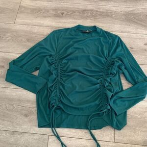 Lane Bryan long sleeve beautiful green top perfect for Christmas